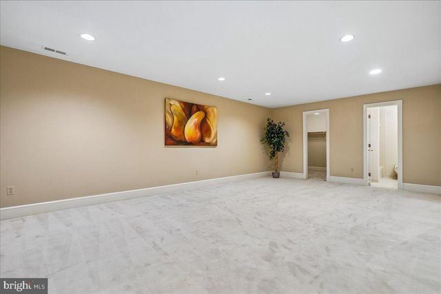 8013 GREENWICH WOODS DR, Mclean, VA 22102