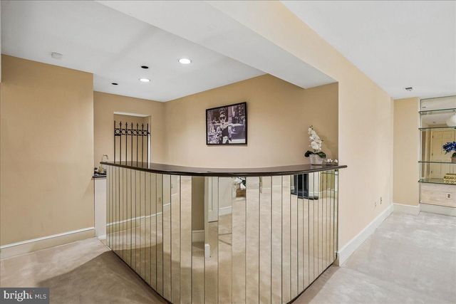 8013 GREENWICH WOODS DR, Mclean, VA 22102