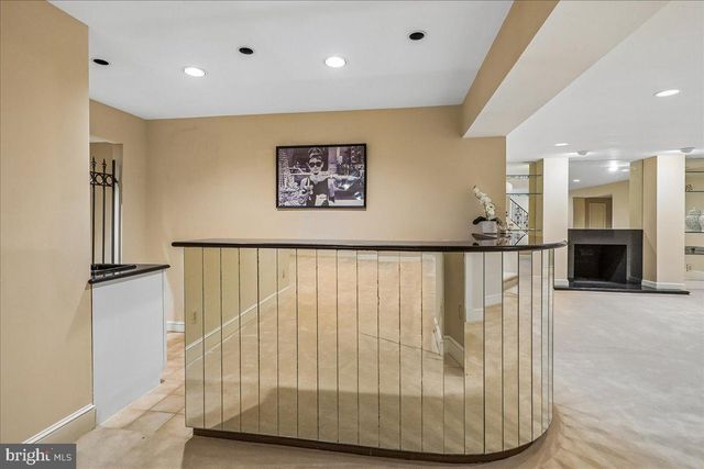 8013 GREENWICH WOODS DR, Mclean, VA 22102