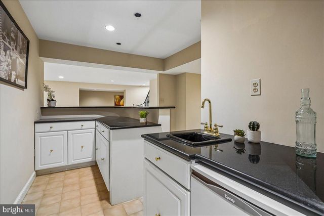 8013 GREENWICH WOODS DR, Mclean, VA 22102