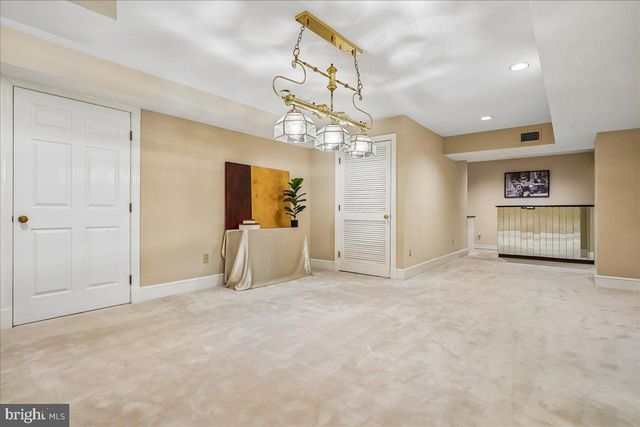 8013 GREENWICH WOODS DR, Mclean, VA 22102