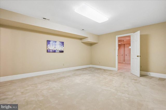 8013 GREENWICH WOODS DR, Mclean, VA 22102