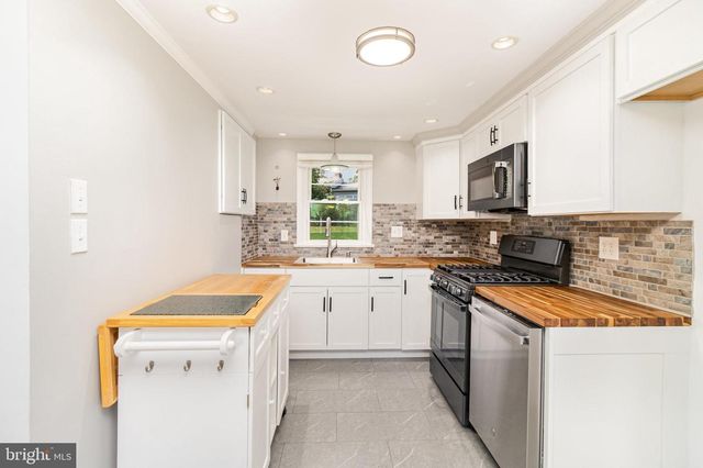 56 PEACOCK DR, Lancaster, PA 17601