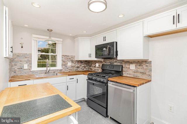 56 PEACOCK DR, Lancaster, PA 17601