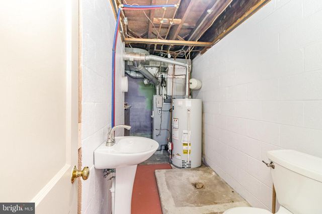 56 PEACOCK DR, Lancaster, PA 17601