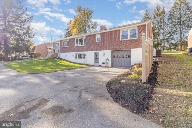 56 PEACOCK DR, Lancaster, PA 17601