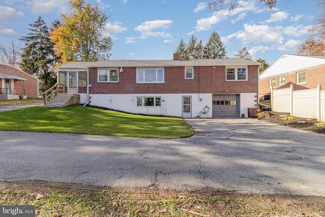 56 PEACOCK DR, Lancaster, PA 17601