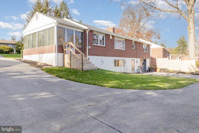 56 PEACOCK DR, Lancaster, PA 17601