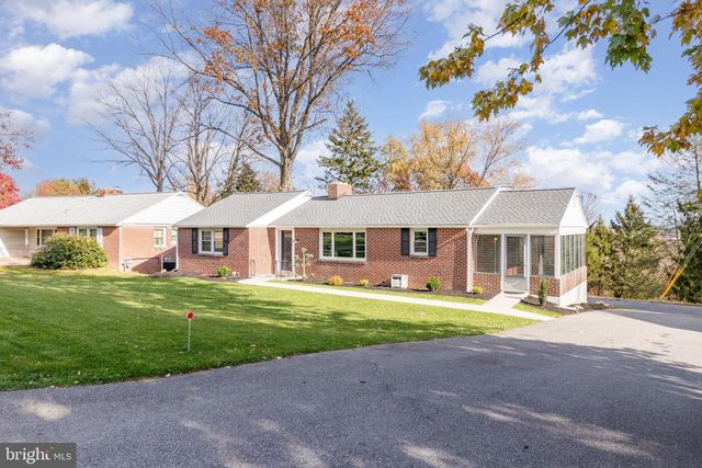 56 PEACOCK DR, Lancaster, PA 17601