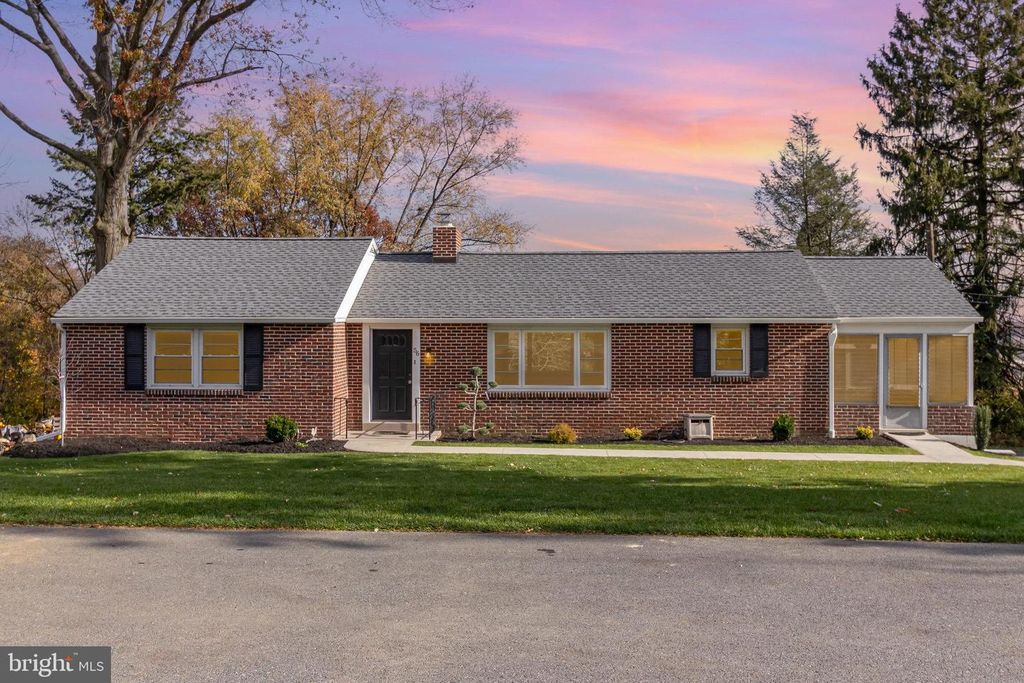 56 PEACOCK DR, Lancaster, PA 17601