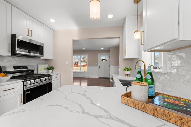 9027 27th Street, Brookfield, IL 60513