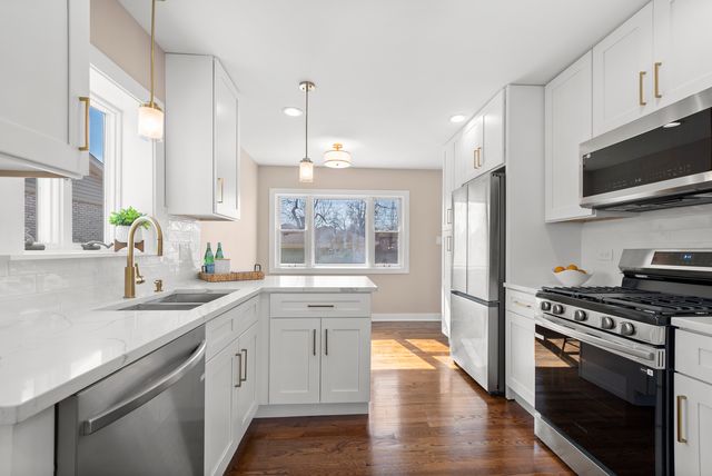 9027 27th Street, Brookfield, IL 60513