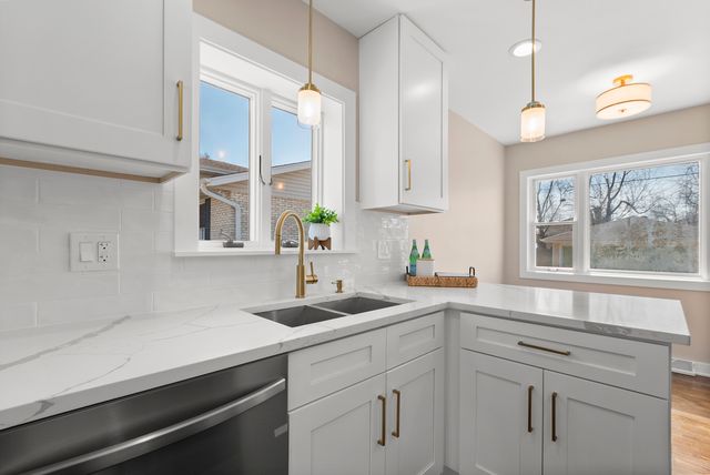 9027 27th Street, Brookfield, IL 60513