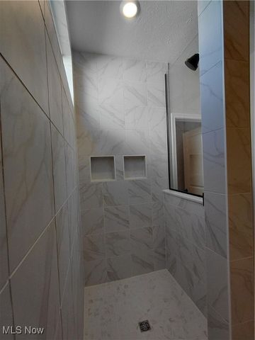 3831 Golden Wood Way, Green, OH 44685