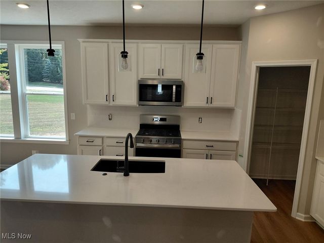 3831 Golden Wood Way, Green, OH 44685