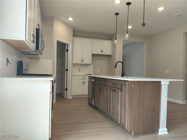 3831 Golden Wood Way, Green, OH 44685