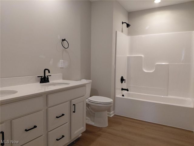 3831 Golden Wood Way, Green, OH 44685