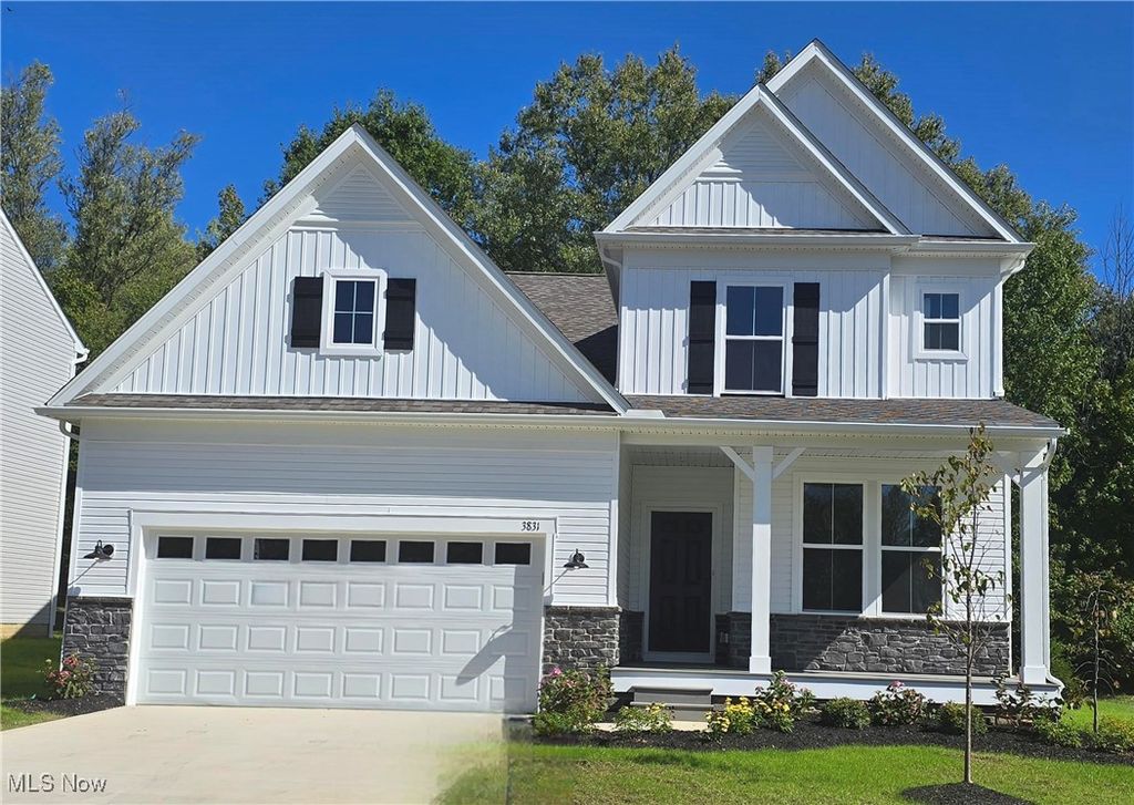3831 Golden Wood Way, Green, OH 44685