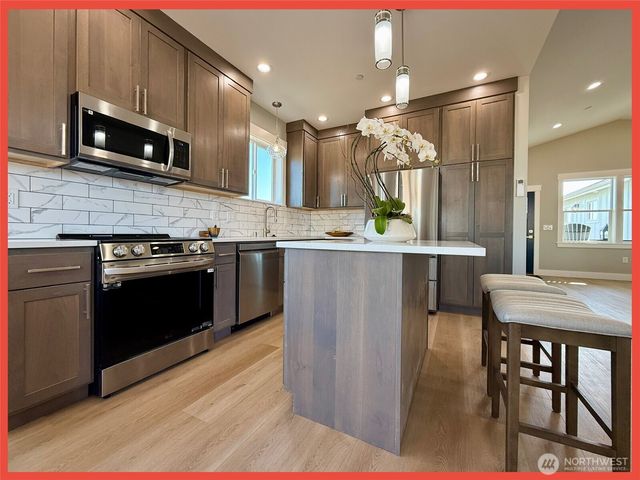 990 Alida Court SE, Ocean Shores, WA 98569