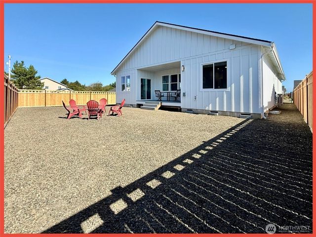 990 Alida Court SE, Ocean Shores, WA 98569