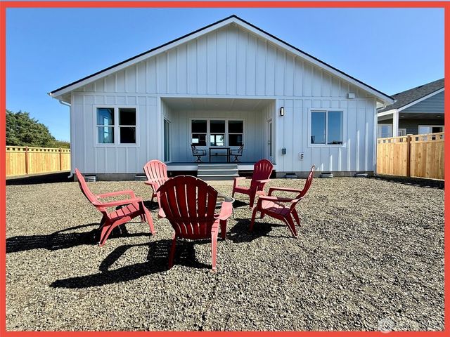 990 Alida Court SE, Ocean Shores, WA 98569