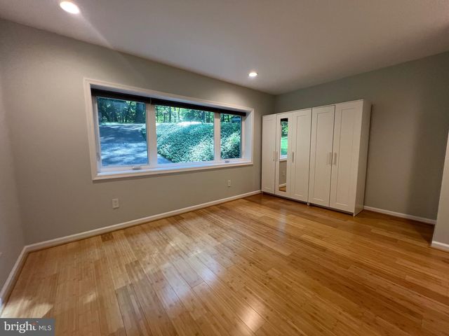 247 SPRINGVALE RD, Great Falls, VA 22066