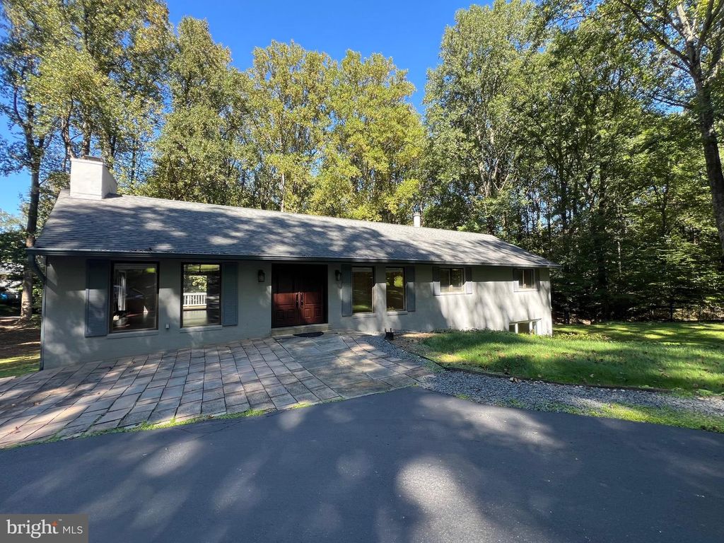 247 SPRINGVALE RD, Great Falls, VA 22066