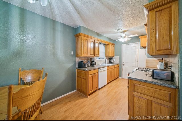 28652 E 139th St S Street S, Coweta, OK 74429