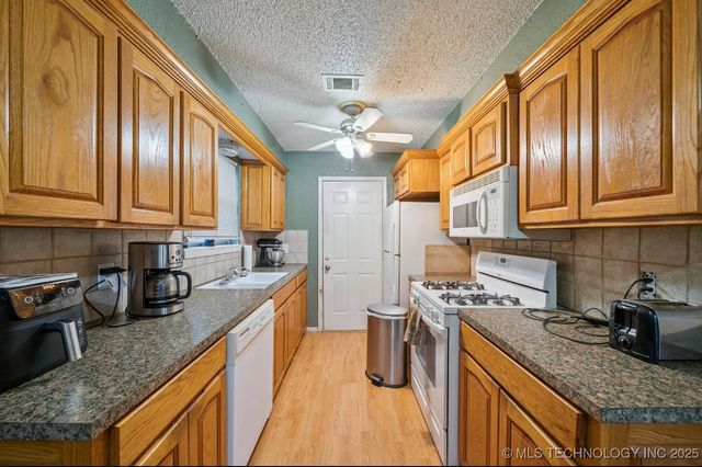 28652 E 139th St S Street S, Coweta, OK 74429