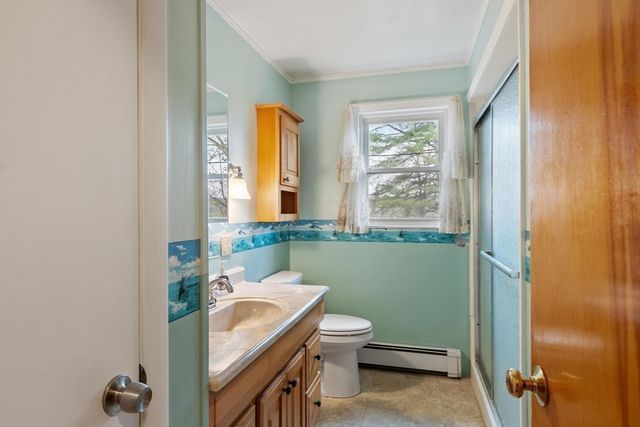 11 Cromie St, Clinton, MA 01510