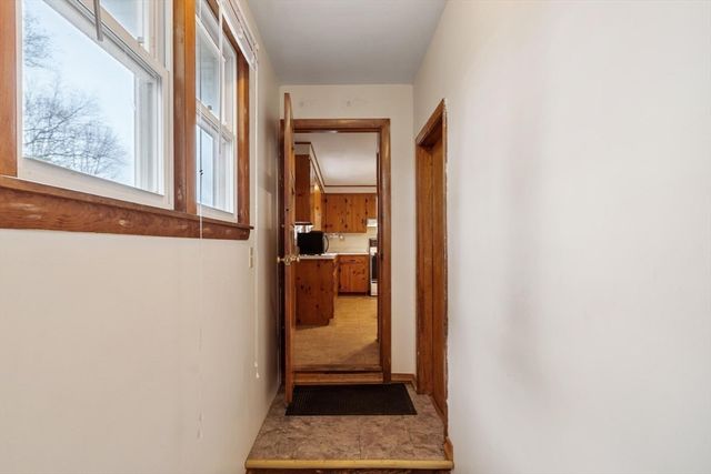 11 Cromie St, Clinton, MA 01510
