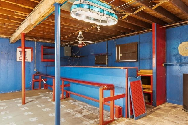 11 Cromie St, Clinton, MA 01510