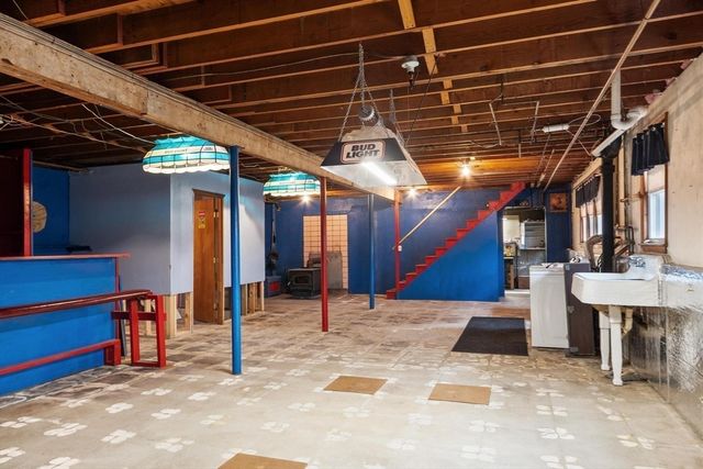 11 Cromie St, Clinton, MA 01510