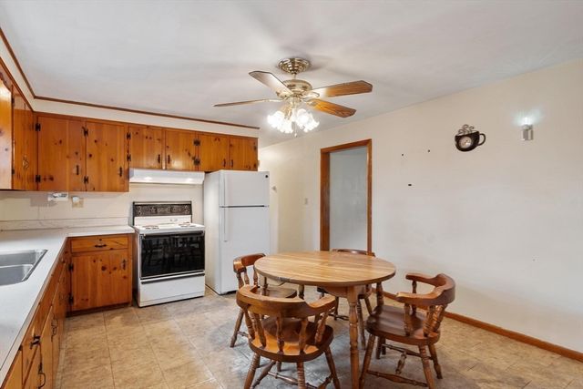 11 Cromie St, Clinton, MA 01510