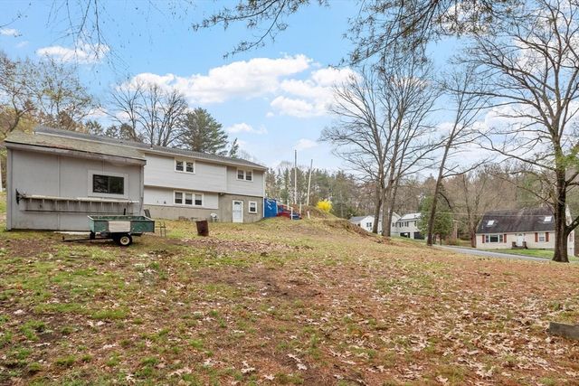 11 Cromie St, Clinton, MA 01510