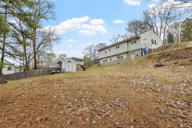 11 Cromie St, Clinton, MA 01510