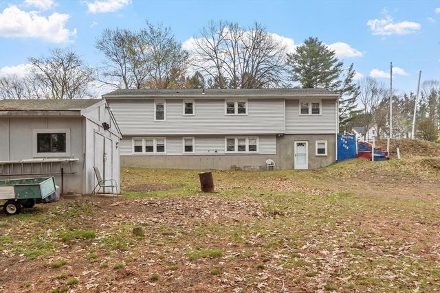 11 Cromie St, Clinton, MA 01510
