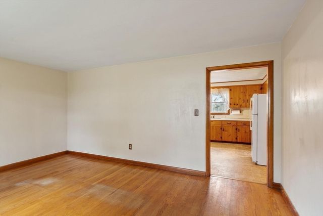 11 Cromie St, Clinton, MA 01510