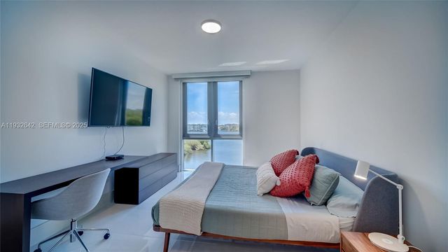 17111 Biscayne Blvd 410, North Miami Beach, FL 33160