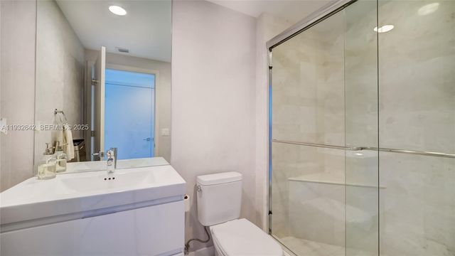 17111 Biscayne Blvd 410, North Miami Beach, FL 33160