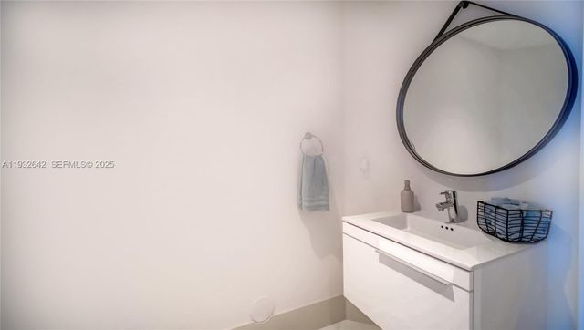 17111 Biscayne Blvd 410, North Miami Beach, FL 33160