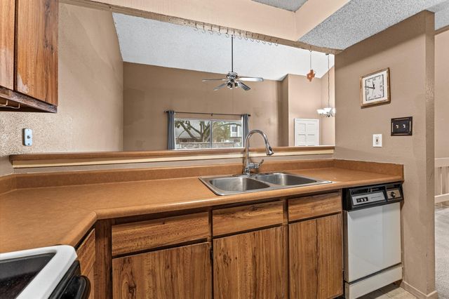 13014 Greenway Chase Court 3014, Houston, TX 77072