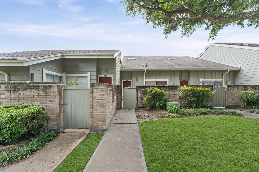 13014 Greenway Chase Court 3014, Houston, TX 77072