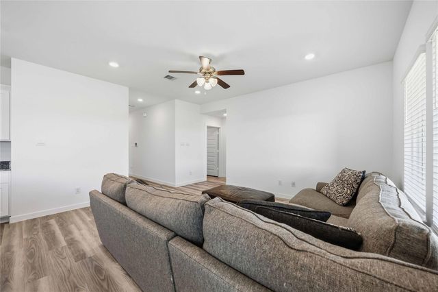 9522 Wall Street, Texas City, TX 77591