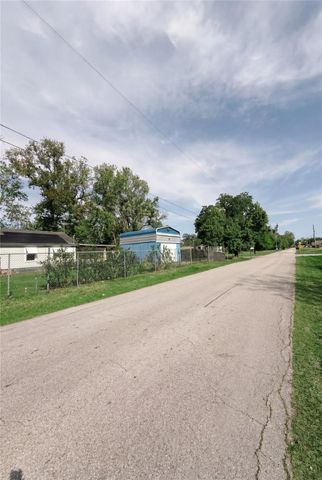 511 S Winfree Street, Dayton, TX 77535