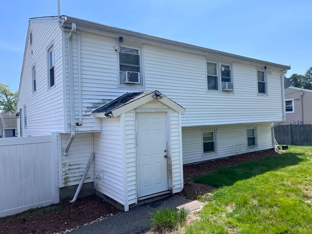 30 Stearns Ave, Brockton, MA 02302
