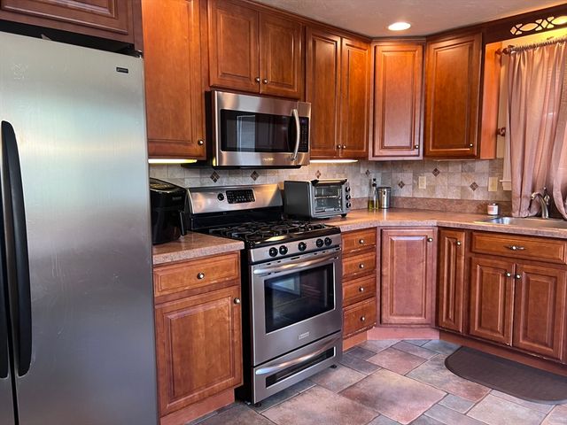 30 Stearns Ave, Brockton, MA 02302