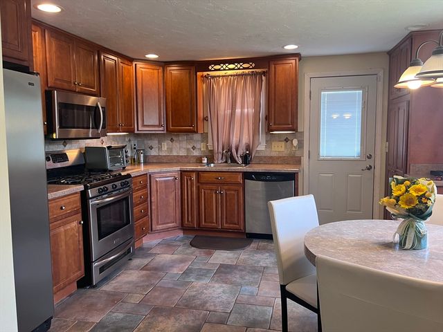 30 Stearns Ave, Brockton, MA 02302
