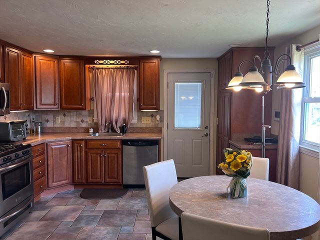30 Stearns Ave, Brockton, MA 02302