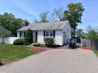 30 Stearns Ave, Brockton, MA 02302